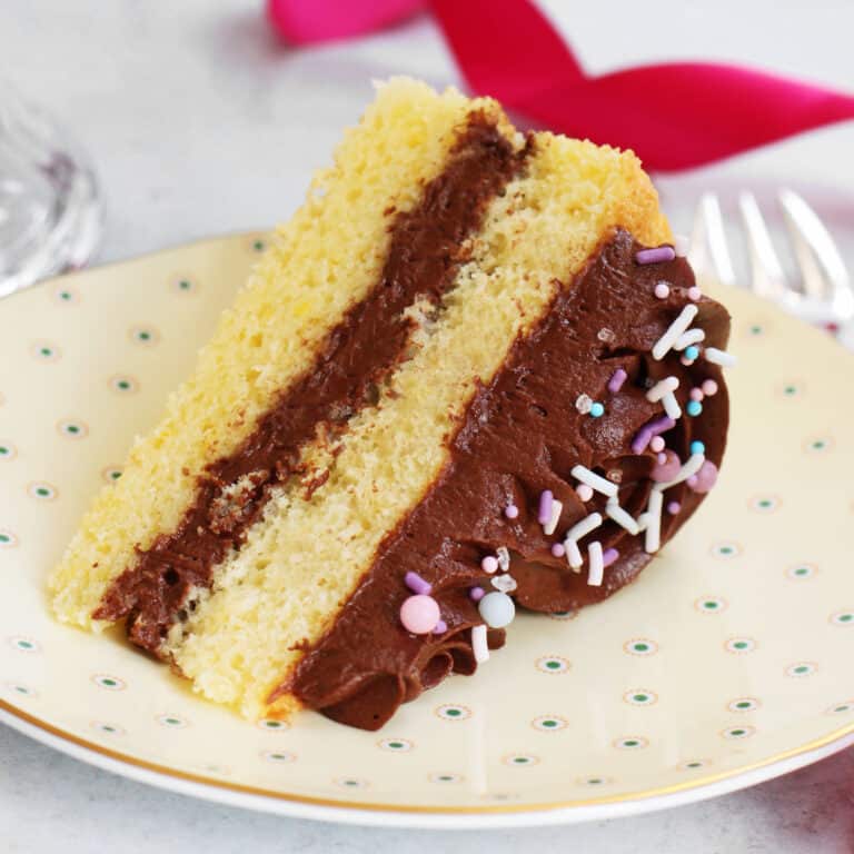 Moist Vanilla Sponge Cake Recipe