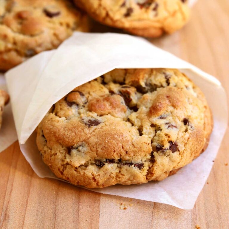 levain bakery chocolate chip cookies