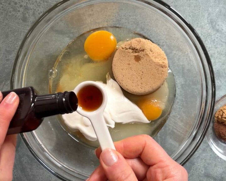 Add sour cream and vanilla extract and mix well.