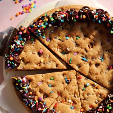 chocolate chip cookie cake