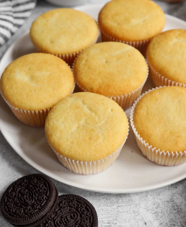 vanilla cupcakes without Oreo cookies and cream frosting
