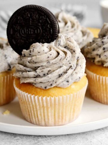 oreo cookies & cream cupcakes
