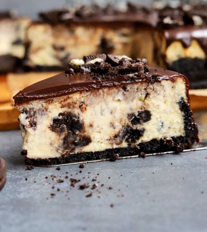 Oreo cookies & cream cheesecake slice on a plate