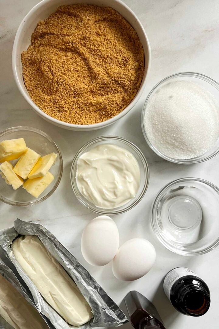 graham cracker crust ingredients for creamy vanilla cheesecake
