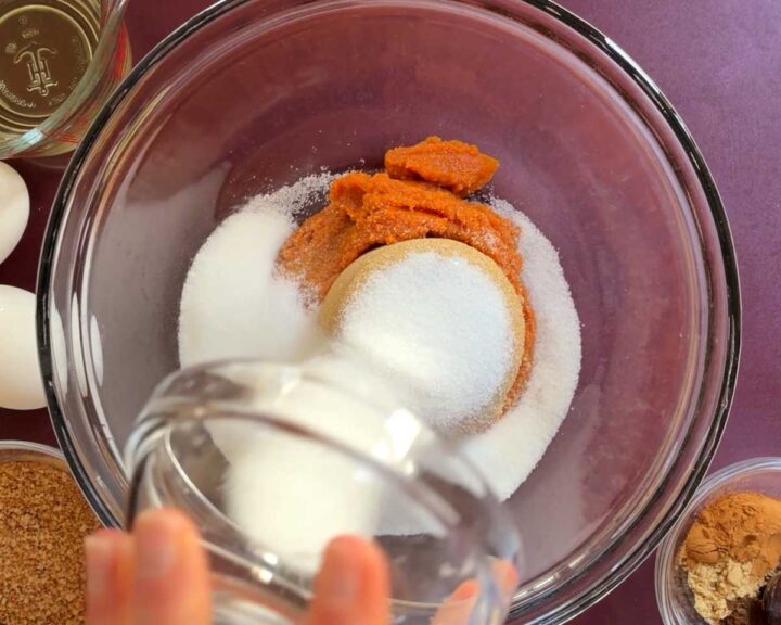 Combine pumpkin puree, brown sugar and granulated sugar in a large bowl and mix well.