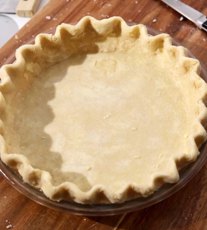 single crust pie dough fluted in pie plate